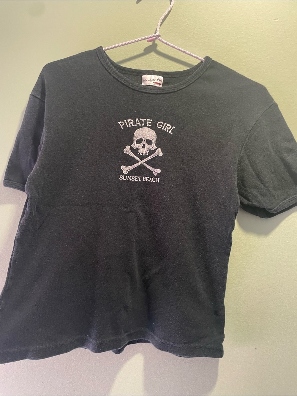 Vintage Pirate Girl Sunset Beach Skull Graphic Tee - Black & White - Picture 2 of 6